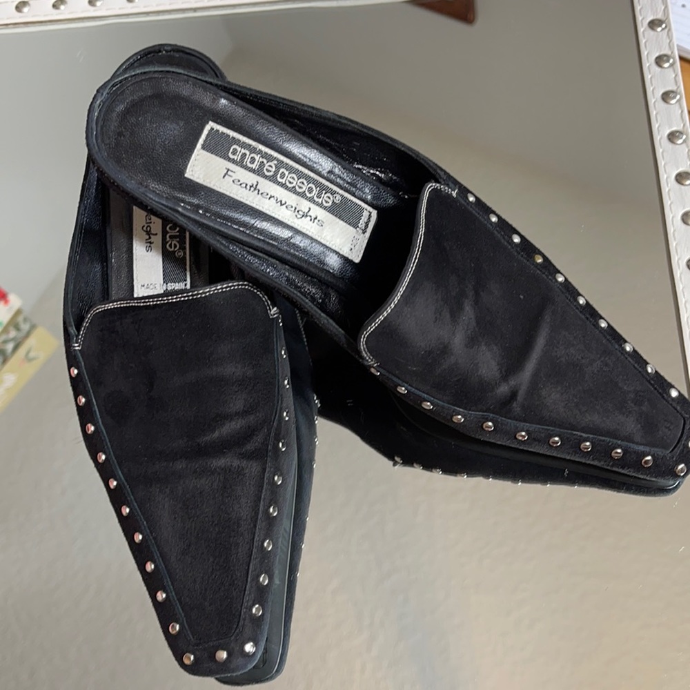 Andre assous black suede size 7 1/2,